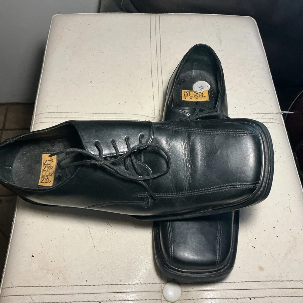 Nunn Bush Black Leather Lace-Up Square-Toe Oxfords